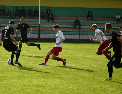 XII kolejka ligowa: Zjednoczeni Trzemeszno - HURAGAN 3:1 (1:1)