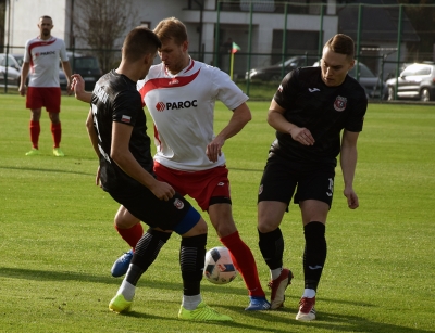 XII kolejka ligowa: Zjednoczeni Trzemeszno - HURAGAN 3:1 (1:1)