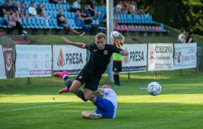 VI kolejka ligowa: HURAGAN - Korona Piaski 2:1 (1:1)	